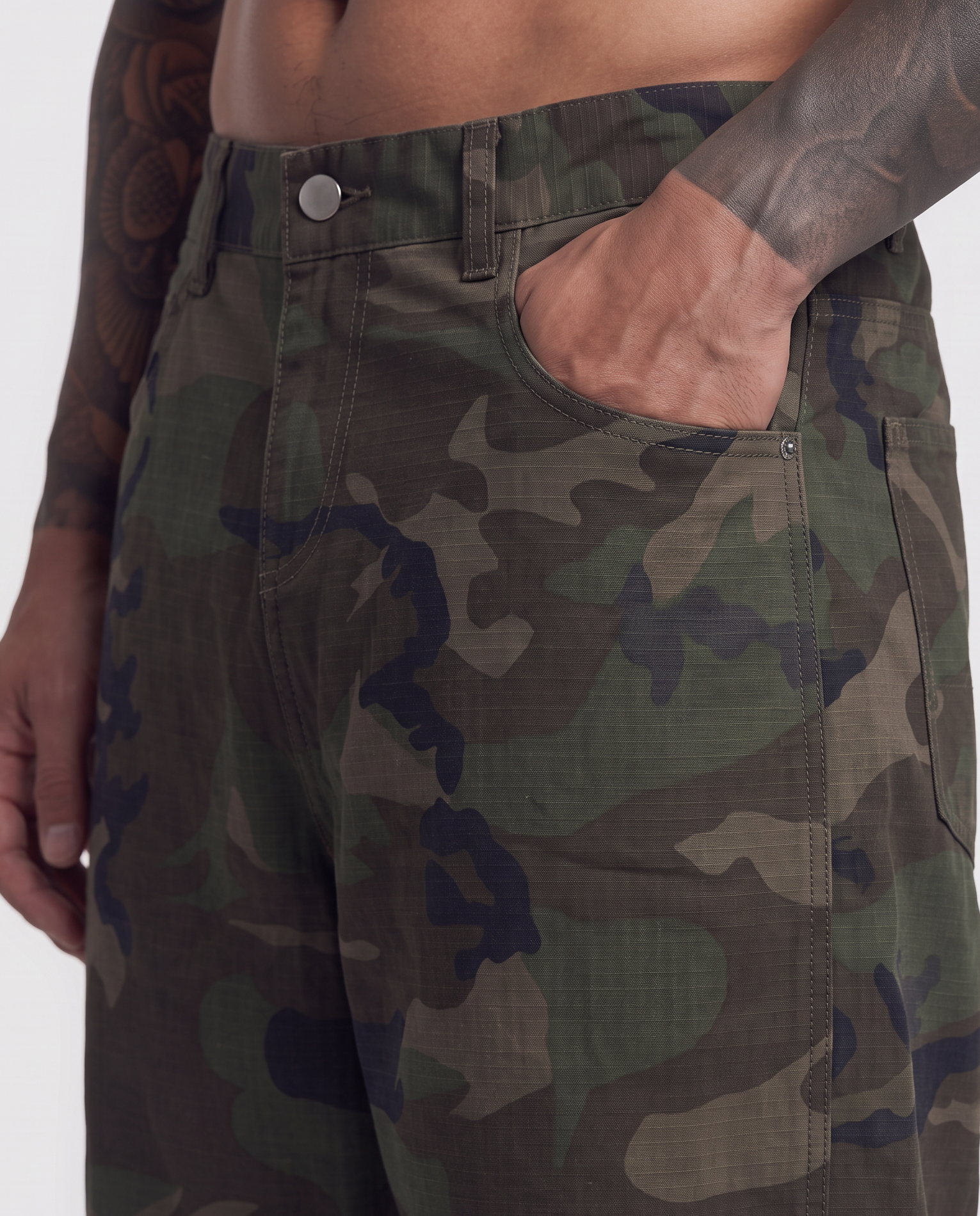 Men’s Camo Barrel Leg Cargo Pants